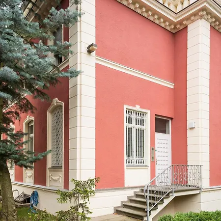 Beautiful Designer Loft Apartment *